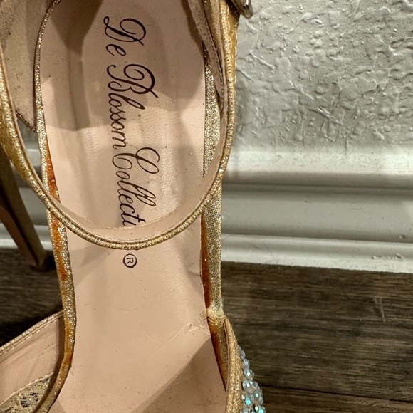 HEELS​ - Picture 4 of 4